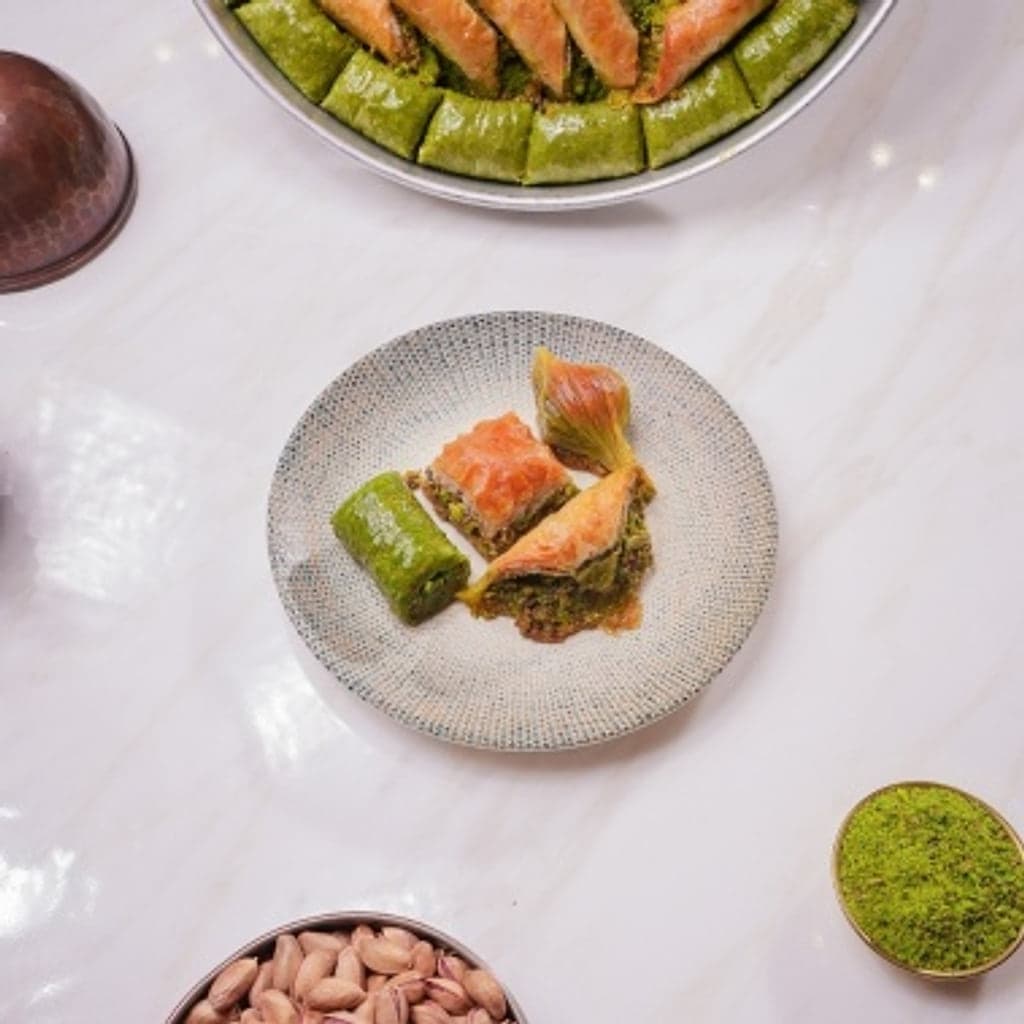Özel karışık baklava, hediye kutusunda